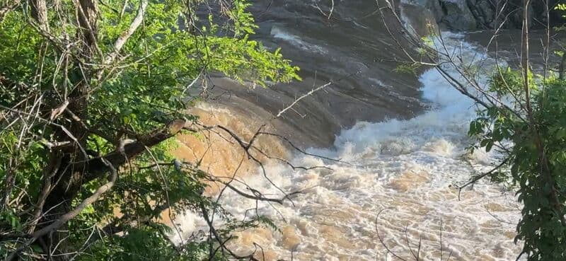 2 Pics of Kayakers Ledge at 10,000