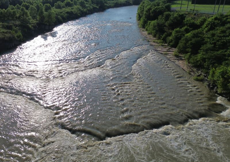 Dam 