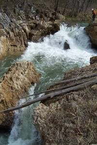 first and second ledges