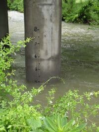 Foot gauge near pedestrian bridge/Orange market