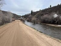 The road back to the car, nicely graded, perfect for walking or biking